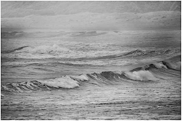 Water waves 01 B&W.jpg